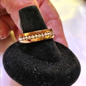 Gorgeous gold ring with crystals.
